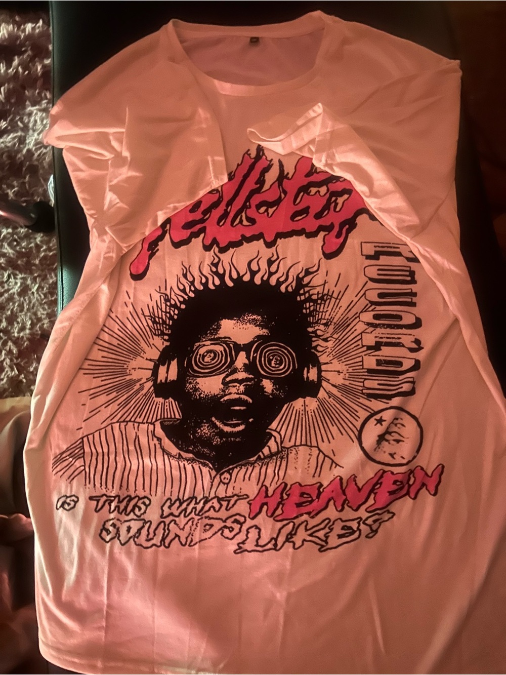 Popular Graphic Pink Band Tee with Illustration